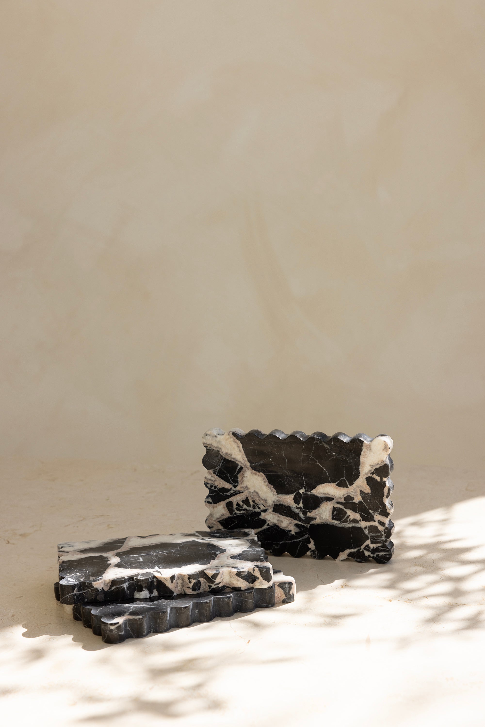 Wave Tray - Noir Grand Antique
